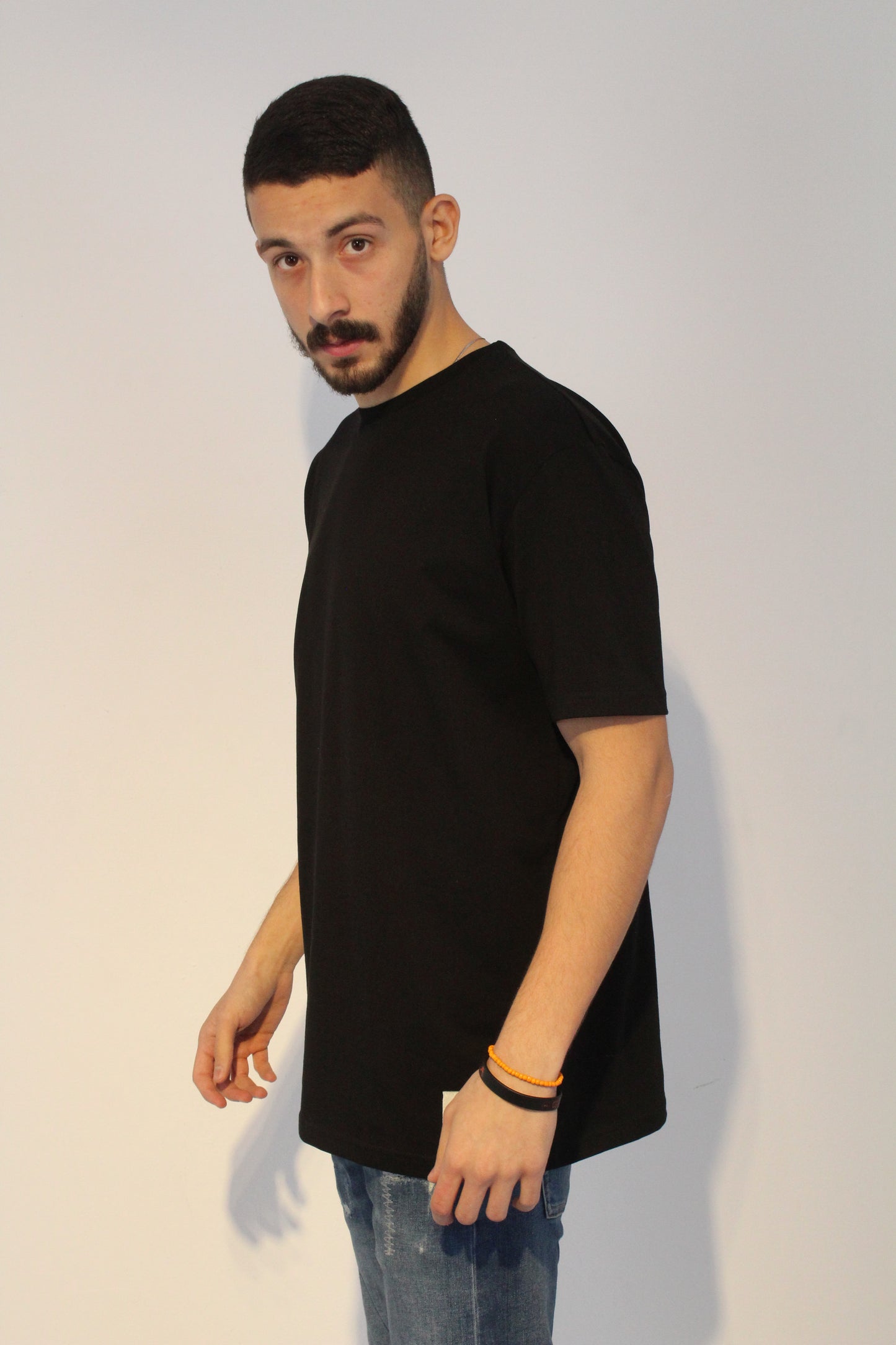 Minimal Black Tee short sleeve unisex