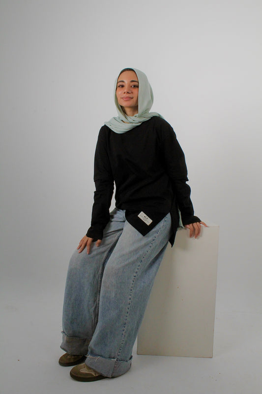 Minimal black tee - long sleeve